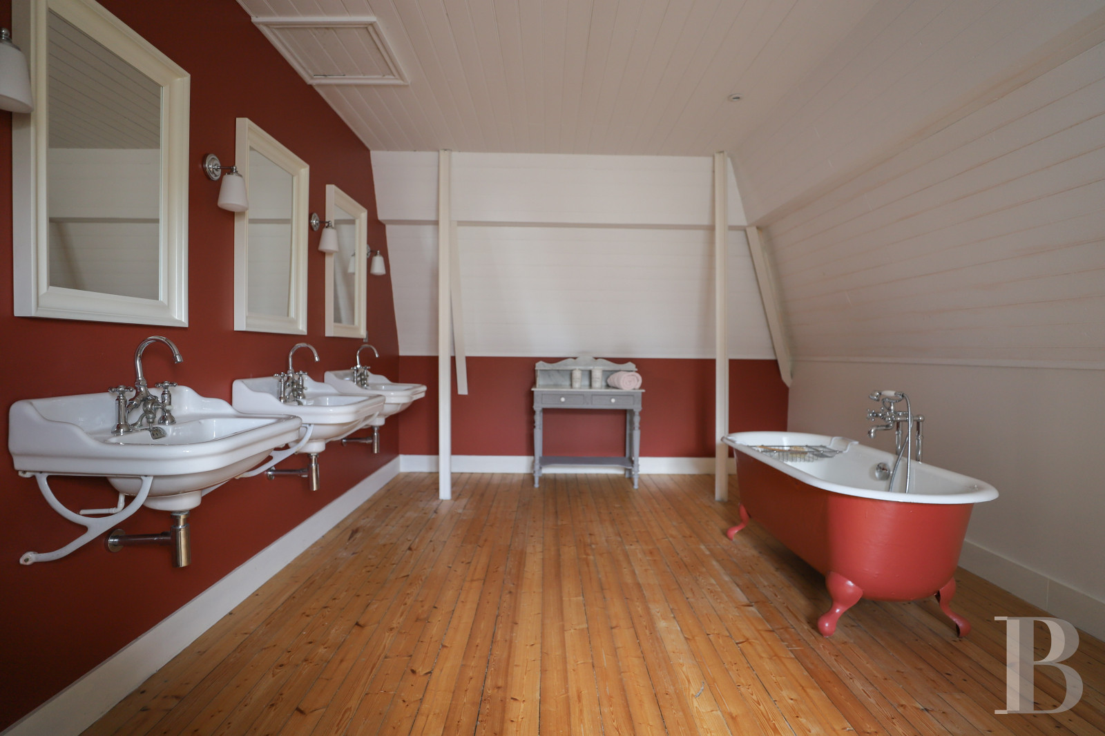 An early 19th century manor house overlooking the Bay of Douarnenez on the Crozon peninsula in Finistère - photo  n°37